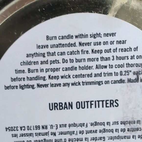 Urban Outfitters Cranberry Soy candle clean burn - Picture 3 of 4